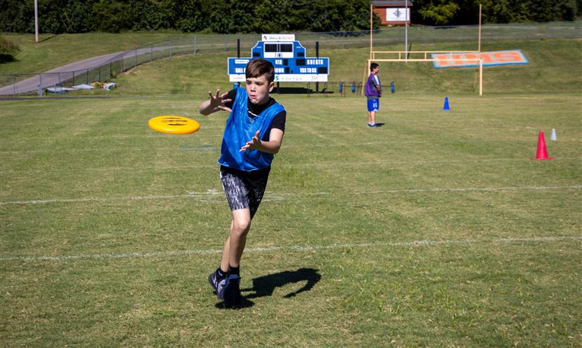 Students play ultimate frisbee
